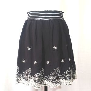 Romeo + Juliet Black Embroidered Mini Skirt.  Size M